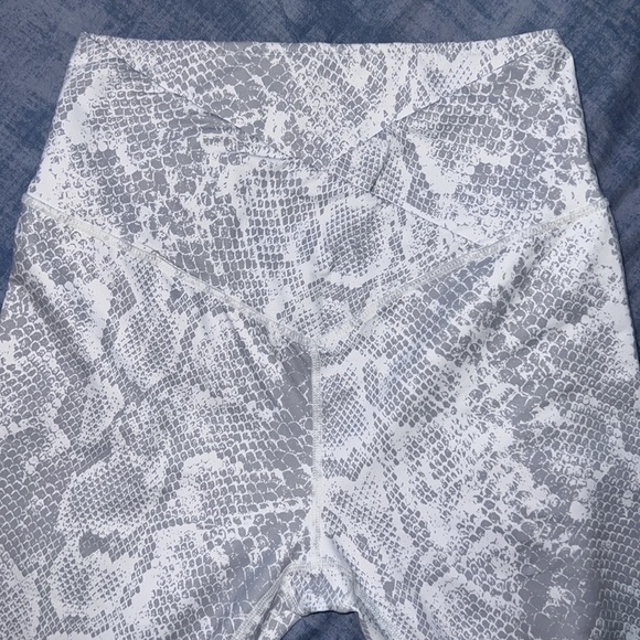 Snake Print Leggings - Picture 4 of 5